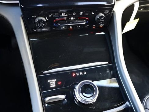 New 2025 Jeep Grand Cherokee Limited w/ Luxury Tech Group II image 24