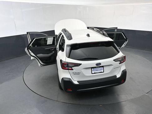 Used 2023 Subaru Outback Premium AWD/4WD image 18