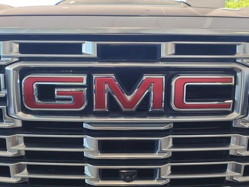 Certified 2025 GMC Yukon XL Denali w/ LPO, Floor Liner Package AWD/4WD image 31