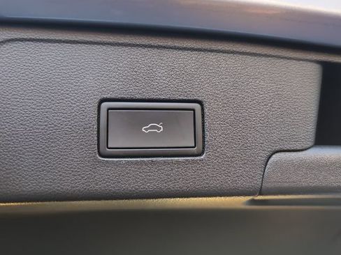 Used 2023 Volkswagen Atlas Cross Sport SE image 25