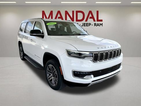 Used 2025 Jeep Wagoneer Series II w/ 8-Passenger Seating Package AWD/4WD image 4