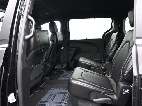 New 2026 Chrysler Pacifica Select FWD image 23