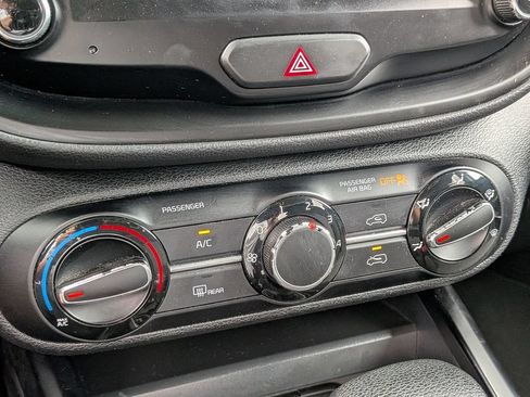 Used 2021 Kia Soul S FWD image 17