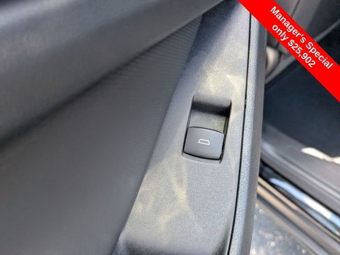 Used 2026 Chevrolet Equinox LT w/ Convenience Package II FWD image 11