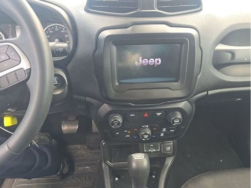 Used 2020 Jeep Renegade Latitude w/ Popular Equipment Group FWD image 14
