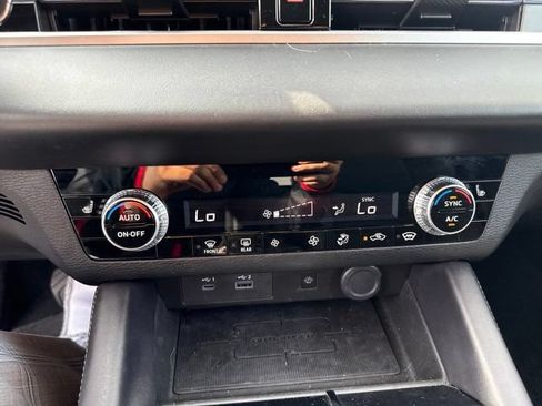 Used 2024 Mitsubishi Outlander SE AWD/4WD image 10