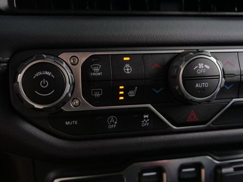 Used 2024 Jeep Wrangler Rubicon AWD/4WD image 22