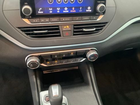 Used 2025 Nissan Altima 2.5 S FWD image 13