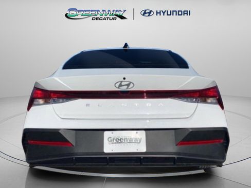 New 2026 Hyundai Elantra SE image 8