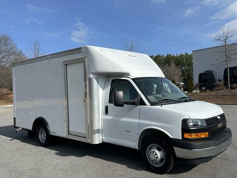Used 2022 Chevrolet Express 3500 w/ Power Convenience Package image 2