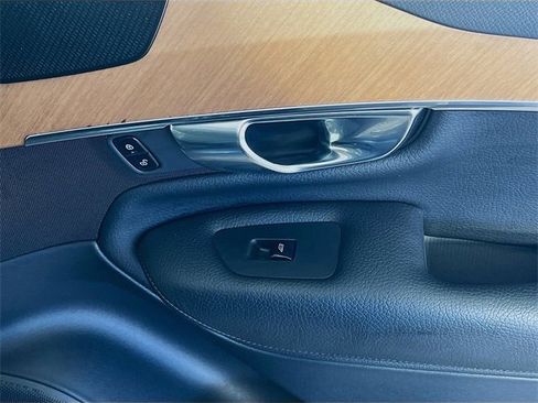 Used 2022 Volvo XC90 T6 Momentum w/ Advanced Package image 31