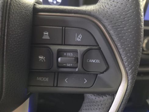 Used 2025 Toyota Tundra Limited AWD/4WD image 16