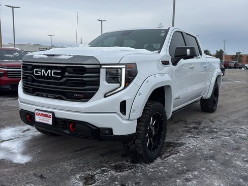 Used 2022 GMC Sierra 1500 AT4 w/ AT4 Preferred Package image 2