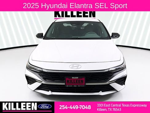 Used 2025 Hyundai Elantra Sport image 2