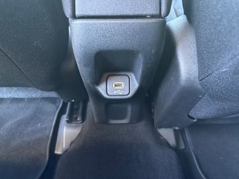 Used 2019 Jeep Renegade Latitude FWD image 17