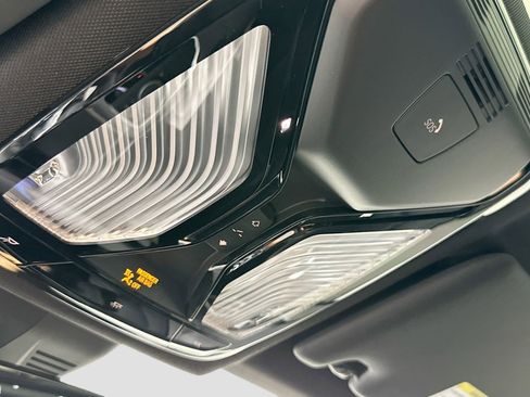 Used 2026 BMW 330i Sedan w/ M Sport Package image 19