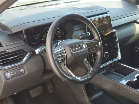 Used 2025 GMC Acadia Elevation image 10
