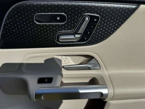 Used 2025 Mercedes-Benz GLB 250 image 44