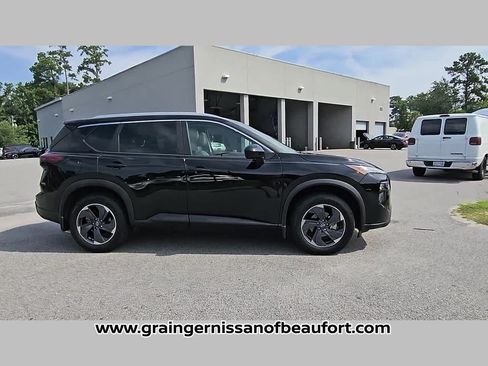 Used 2024 Nissan Rogue SV w/ SV Premium Package FWD image 34