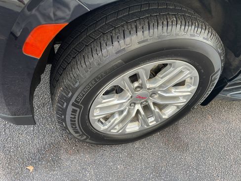 Used 2021 GMC Yukon XL SLT image 5