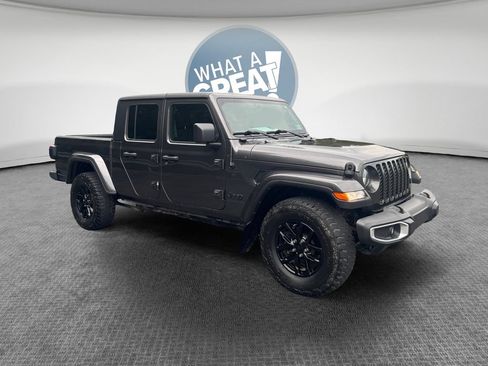 Used 2021 Jeep Gladiator Sport AWD/4WD image 1