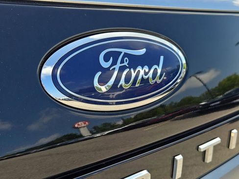 Used 2024 Ford Expedition XLT image 12