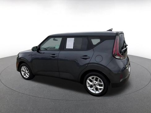 Used 2025 Kia Soul LX w/ LX Technology Package FWD image 10