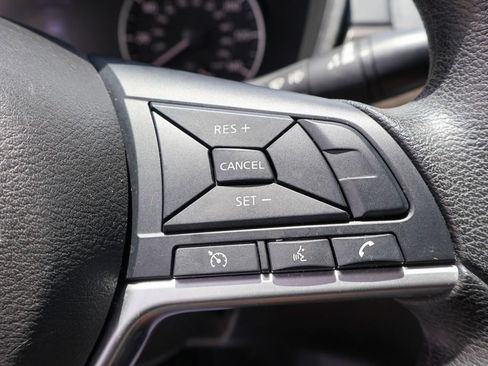 Used 2025 Nissan Altima 2.5 SV FWD image 13