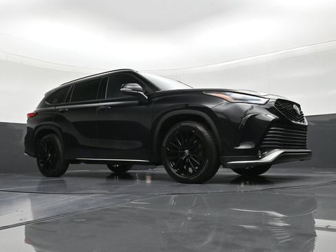 Used 2023 Toyota Highlander XSE FWD image 27