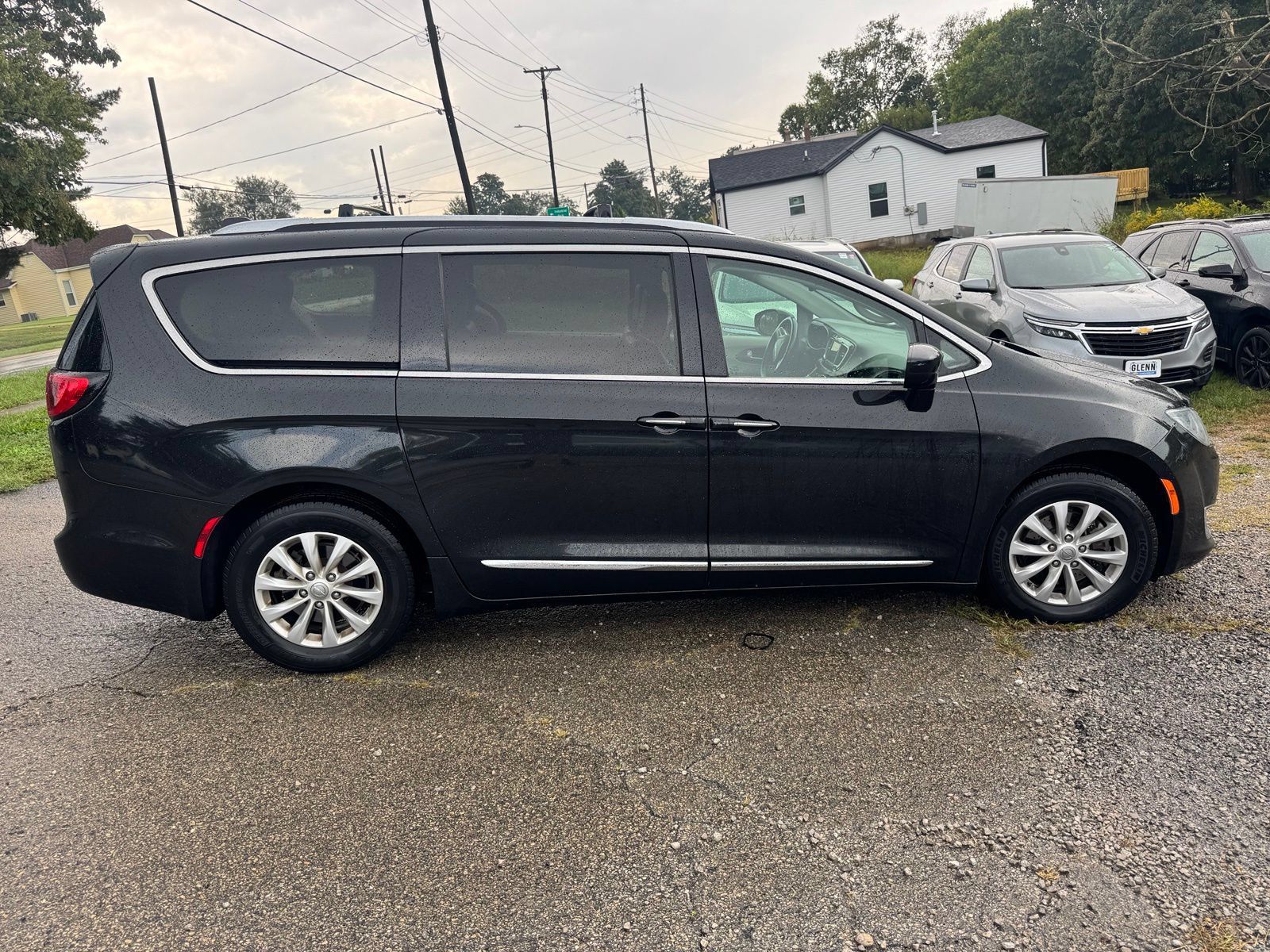 Used 2018 Chrysler Pacifica Touring-L FWD image 7