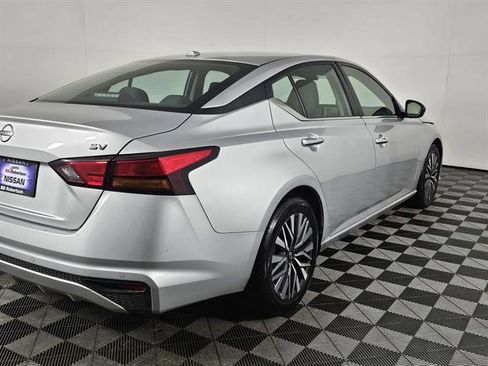 Used 2024 Nissan Altima 2.5 SV image 4