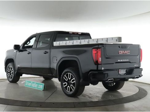 Used 2025 GMC Sierra 1500 AT4 w/ Technology Package AWD/4WD image 8