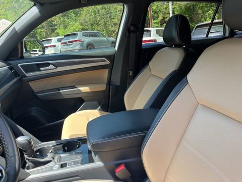 Used 2023 Volkswagen Atlas Cross Sport SE w/ Panoramic Sunroof Package FWD image 10
