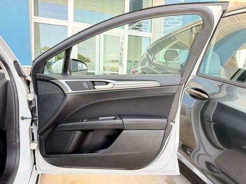 Used 2019 Ford Fusion SE FWD image 18
