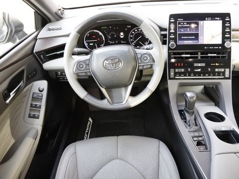Used 2021 Toyota Avalon Limited image 17