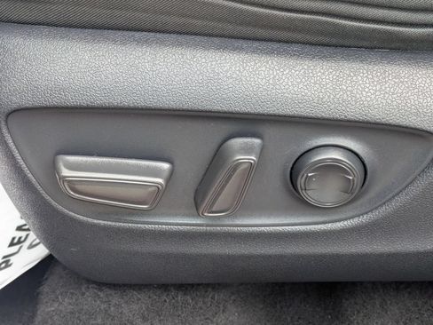 Used 2025 Toyota RAV4 XLE AWD/4WD image 19