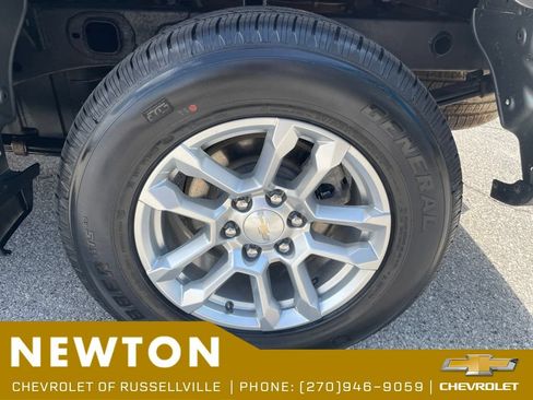 Used 2023 Chevrolet Silverado 1500 LT AWD/4WD image 43