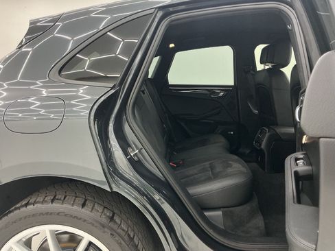 Used 2018 Porsche Macan AWD/4WD image 21
