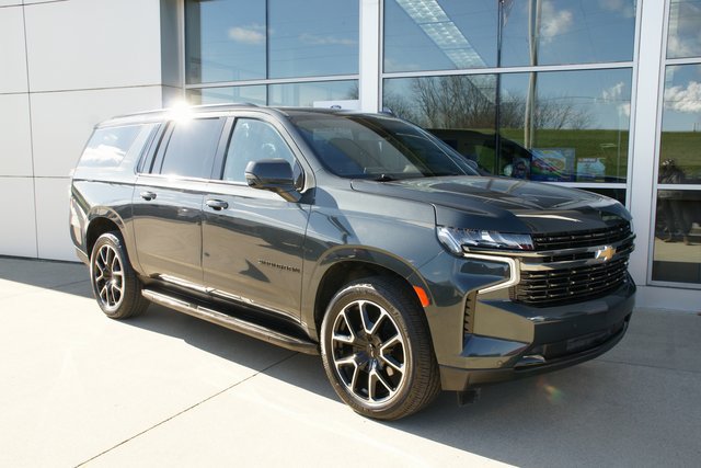 Used 2022 Chevrolet Suburban RST w/ Sport Performance Package AWD/4WD image 7