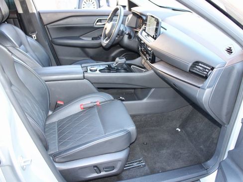 Used 2022 Nissan Rogue Platinum w/ Head-Up Display Package image 17