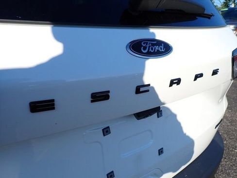 Used 2022 Ford Escape SEL w/ SEL Stealth AWD Package image 5