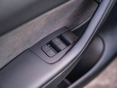 Used 2022 Tesla Model Y Performance image 19