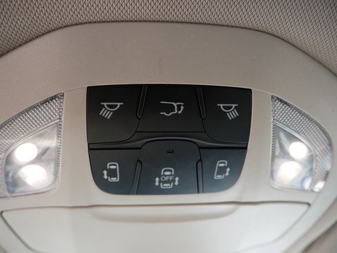Used 2022 Chrysler Pacifica Touring-L FWD image 32
