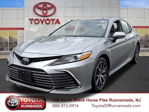 Used 2022 Toyota Camry XLE AWD/4WD image 3