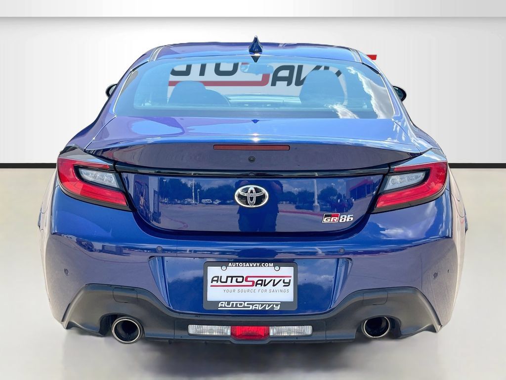 Used 2023 Toyota GR86 RWD image 6