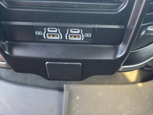 Used 2022 RAM 1500 Laramie AWD/4WD image 12
