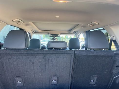 Used 2023 Nissan Rogue SV w/ SV Premium B Package image 27