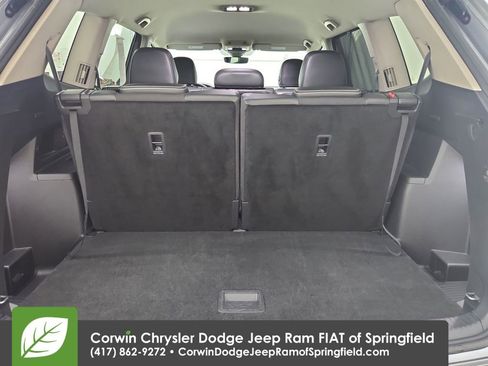 Used 2025 Volkswagen Atlas SE image 24