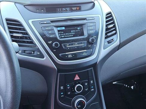 Used 2014 Hyundai Elantra SE image 13