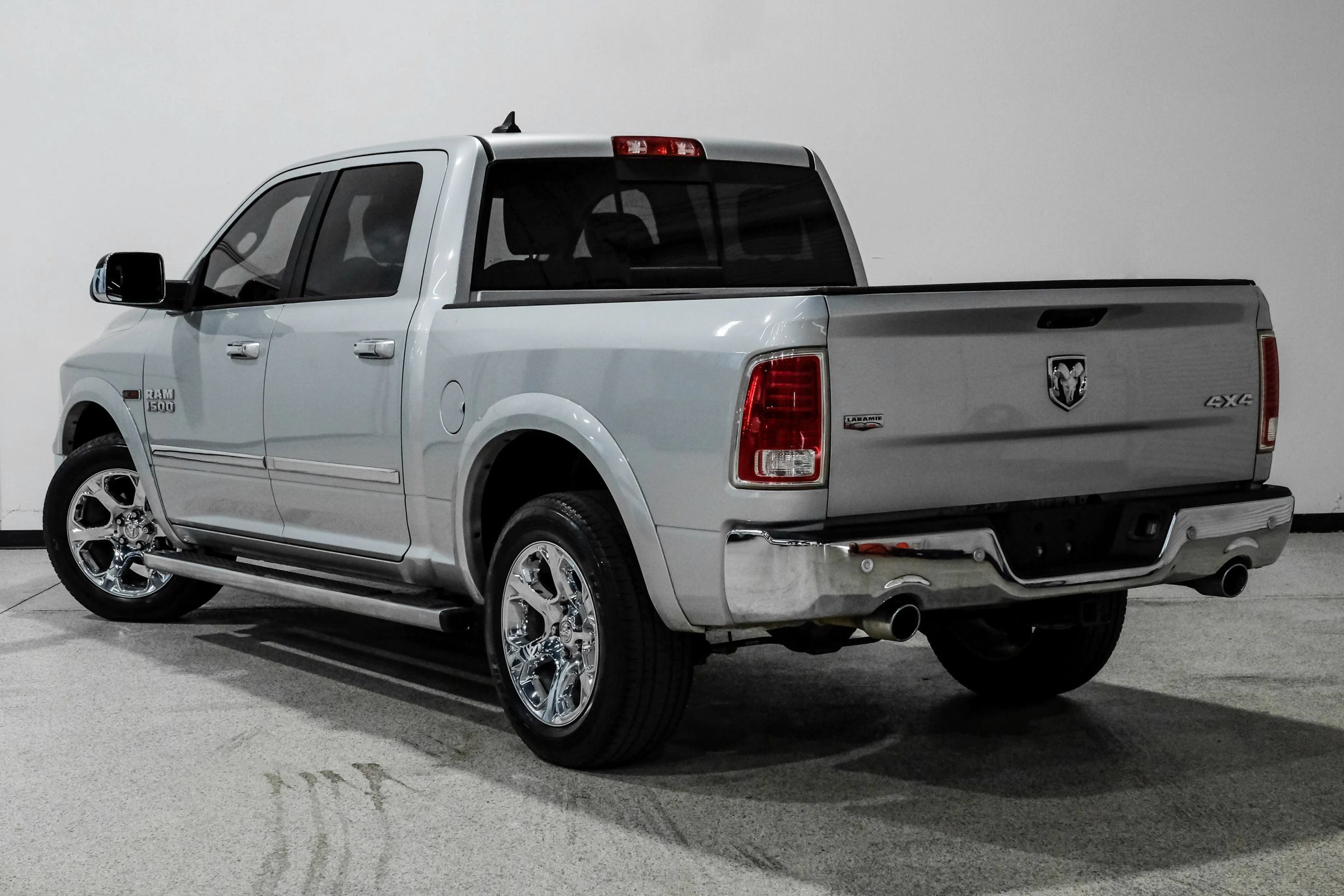 Used 2015 RAM 1500 Laramie w/ Convenience Group AWD/4WD image 8